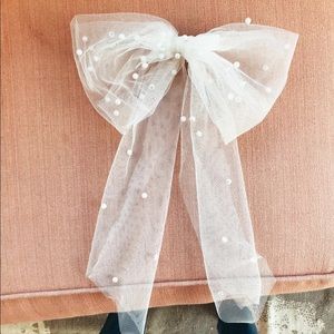 Untamed Petals Penelope Pearl Bow